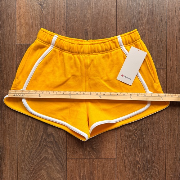 lululemon Scuba Mid-Rise Oversized Short - Picture 9 of 10